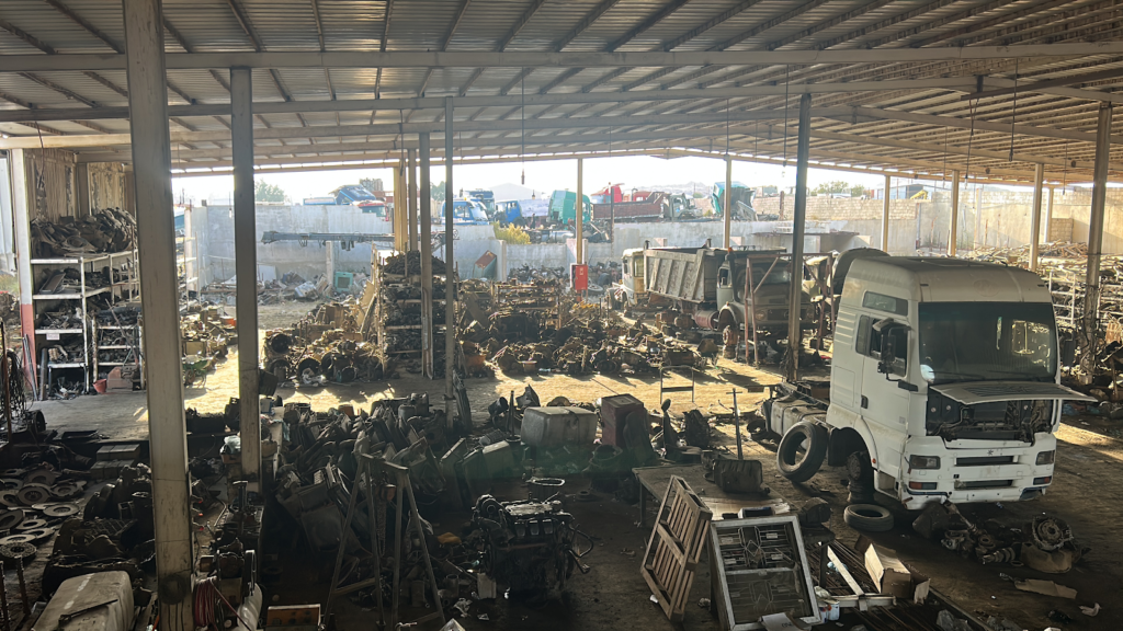 تشليح ابن مساعد لبيع قطع غيار الشاحنات في خميس مشيط