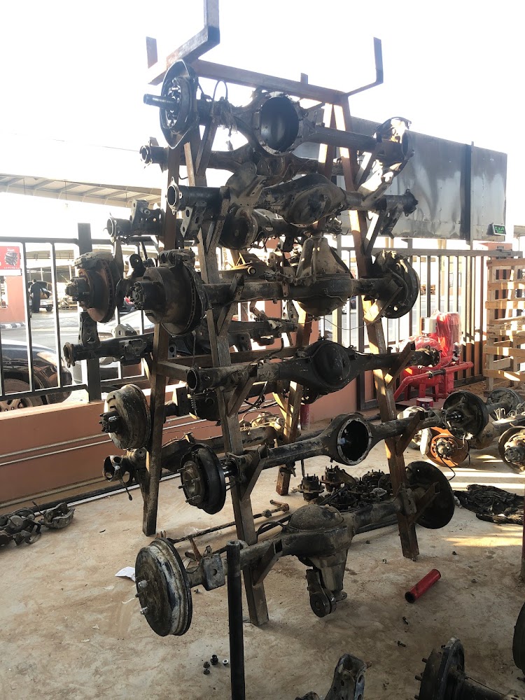 محل مساعد في الرياض