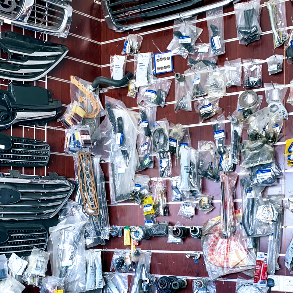 مؤسسة مجدي علي لبيع قطع غيار سيارات. في املج