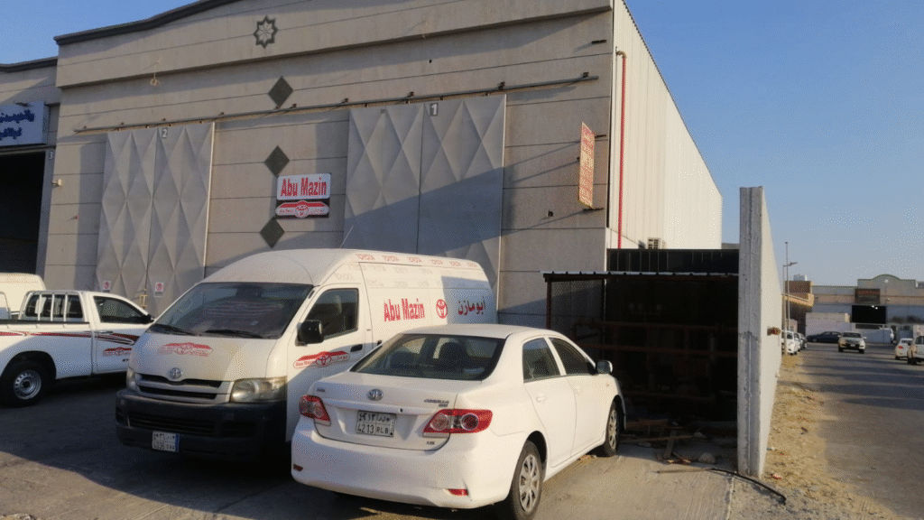 مستودع أبو مازن لقطع غيار سيارات تويوتا في الخبر