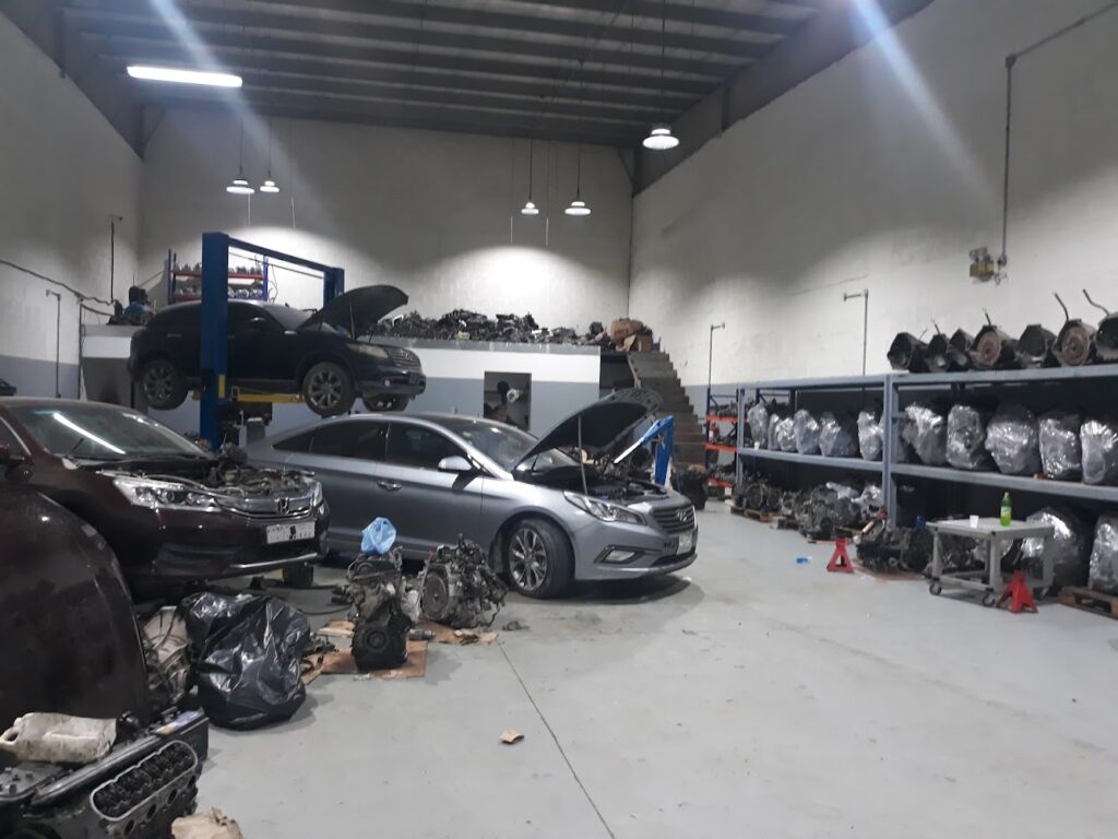 ورشة الداوود لبيع قطع غيار السيارات في الخبر