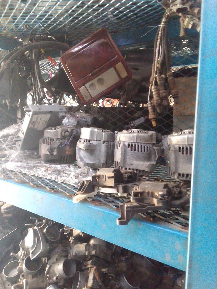 الانجاز لبيع قطع غيار السيارات في الجموم