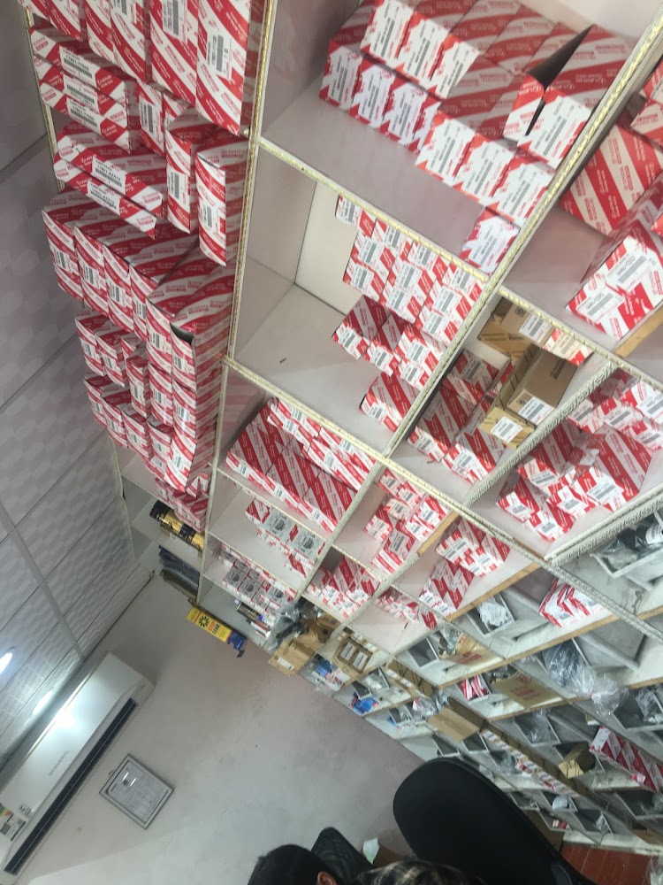 شركة طريق الهجرة لقطع غيار السيارات تويوتا في المدينة المنورة