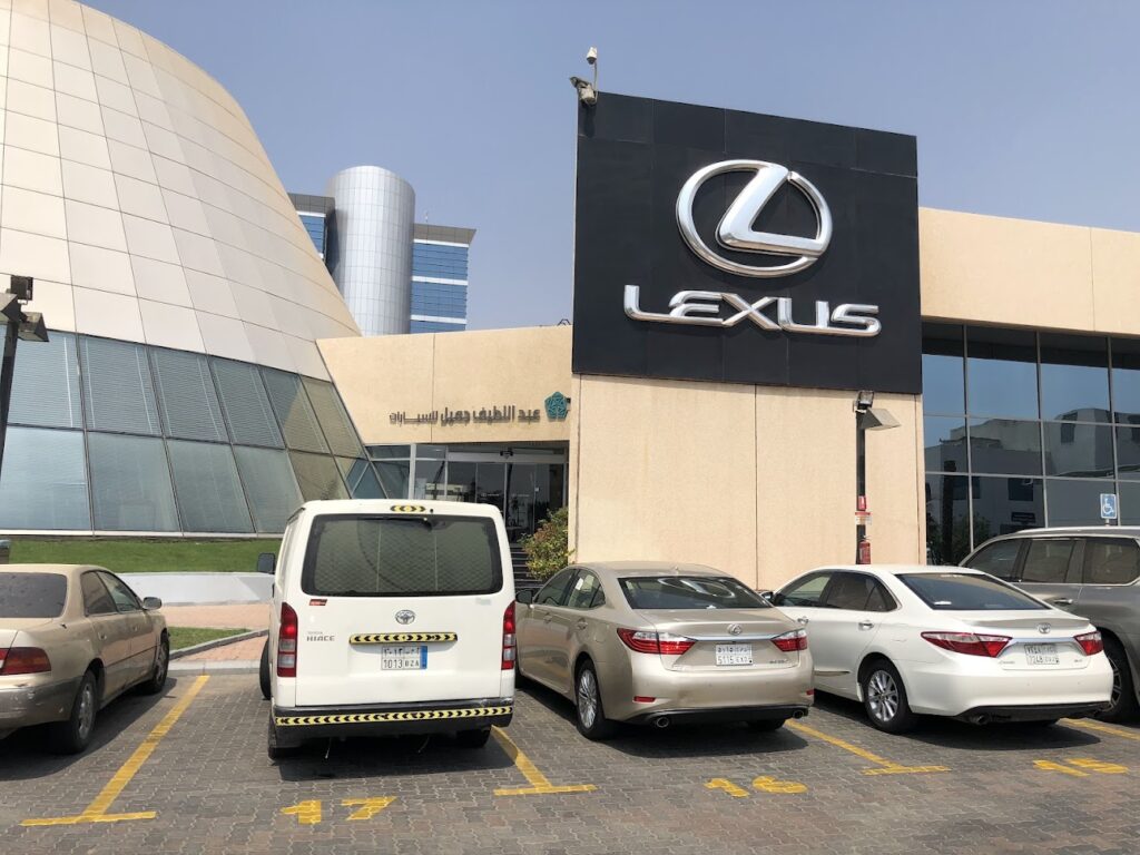 لكزس في جدة