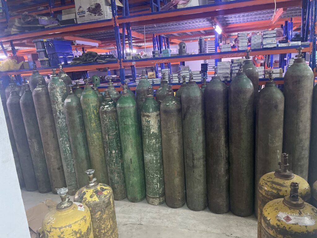 مؤسسة كرامه الصيعري لبيع قطع غيار السيارات والحرثات في صامطة