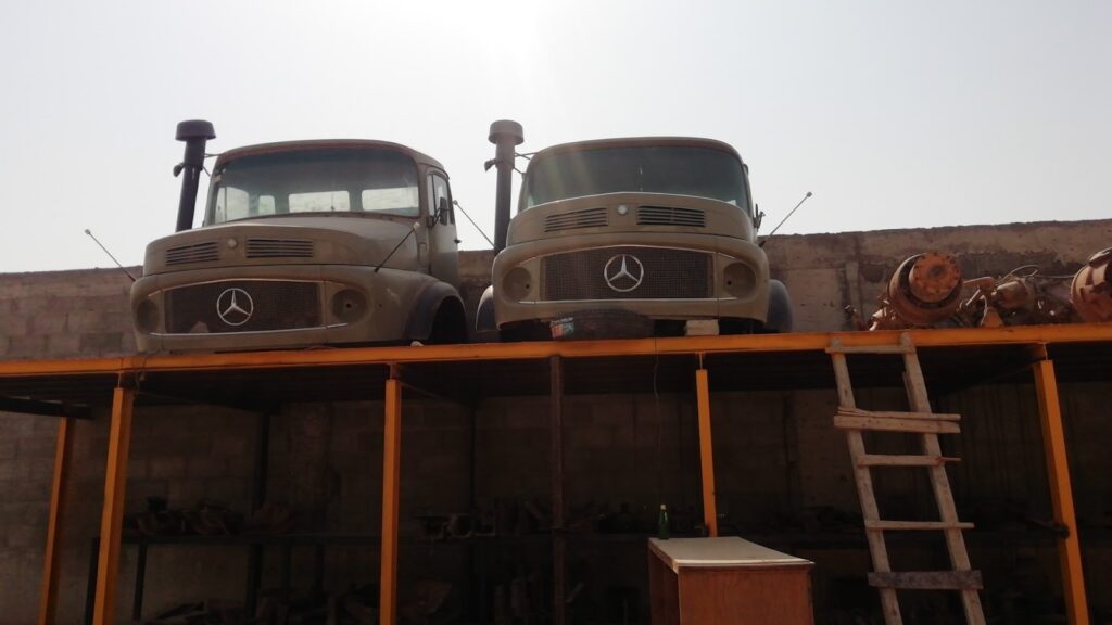 مركز الجمعه لقطع غيار تريلات مرسيدس في الرياض