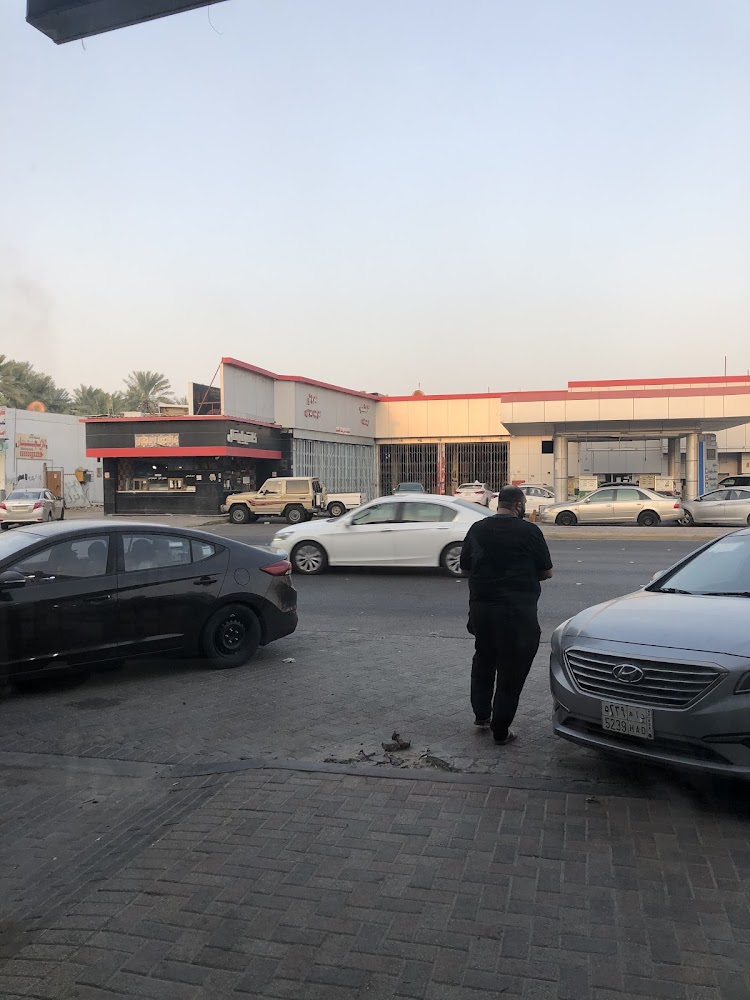 محل متاجر لقطع غيار السيارات في الهفوف