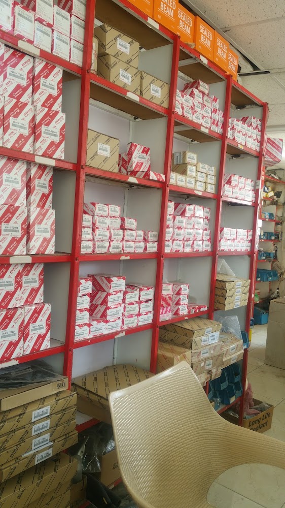 ال زاهب لقطع غيار السيارات في تبوك