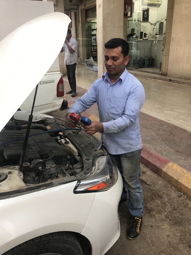 تميم اخوان لقطع غيار تكييف السيارات في الرياض
